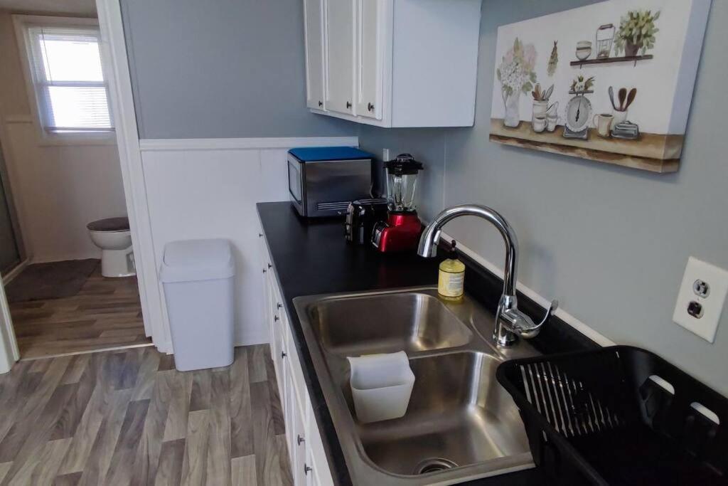 Perfect Combo Of Charm & Comfort- 2Bedroom Home Нобълсвил Екстериор снимка