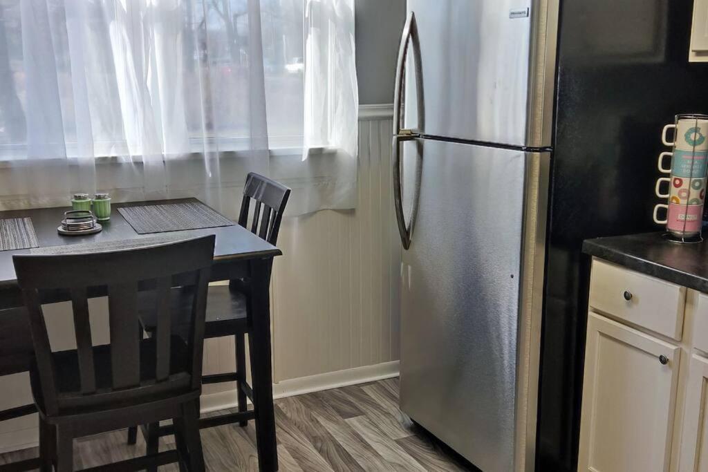 Perfect Combo Of Charm & Comfort- 2Bedroom Home Нобълсвил Екстериор снимка